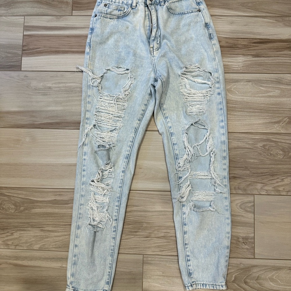 Women’s Riot High Rise Light Wash Mom Jeans with Distressed Details Size 4
